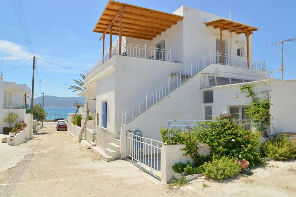 Esperos Seaside Suite In Adamas, Milos Kültér fotó